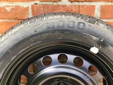 Pneumatico Pirelli nuovo con cerchio