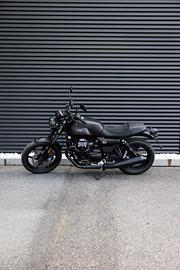 Moto Guzzi V7 Stone