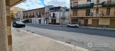 Castelvetrano, locale commerciale via Ruggero VII