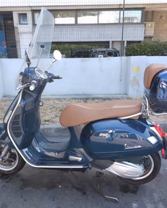 Piaggio Vespa 300 GTS