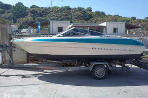 Motoscafo sportivo bayliner