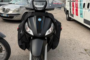 Piaggio medley 125s €5+