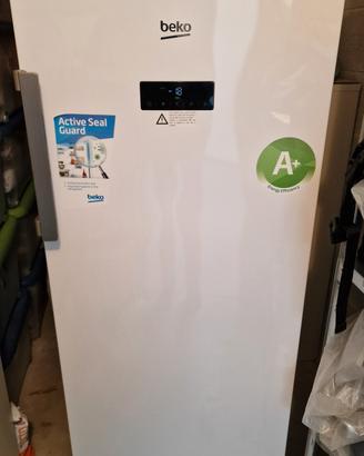 Congelatore Verticale beko 214 lt