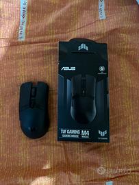 Mouse, tastiera e cuffie da gaming.