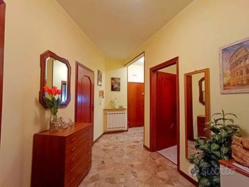 Appartamento di 112 m² con 5 locali e box auto a C