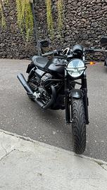 Moto Guzzi V7 Stone full black