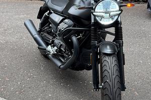 Moto Guzzi V7 Stone full black