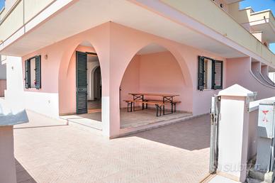 Villette con GIARDINO RECINTATO 250mt dal mare