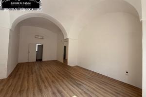 LOCALE COMMERCIALE in VIALE POLA