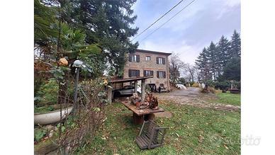 Rustico / Casale di 237 m² con più di 5 locali a M