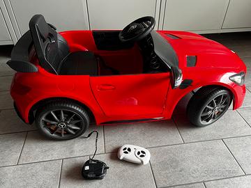 Auto elettrica giocattolo