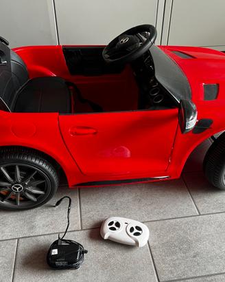 Auto elettrica giocattolo