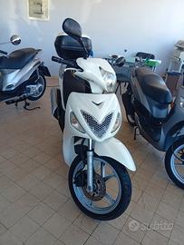 Suzuki sixstin 125