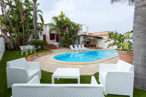 Villa con piscina da favola a Triscina