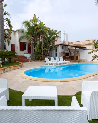 Villa con piscina da favola a Triscina
