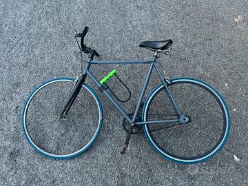 Bicletta single speed grigio opaco
