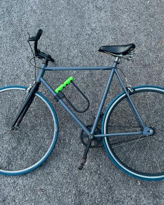 Bicletta single speed grigio opaco