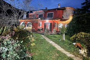 Villa di 462 m² con più di 5 locali e box auto dop