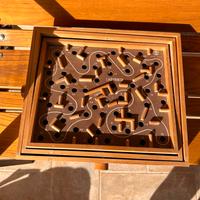 Vecchio gioco con biglia