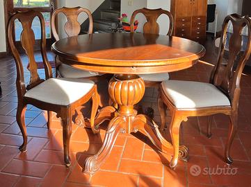 tavolo rotondo e quattro sedie