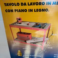 tavolo da lavoro in metallo 