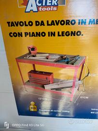 tavolo da lavoro in metallo 