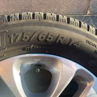 Cerchioni in lega fiat panda con gomme 4 stagioni