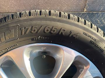Cerchioni in lega fiat panda con gomme 4 stagioni