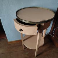 Tavolino rotondo con cassetto e bordo in ottone