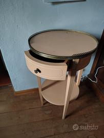 Tavolino rotondo con cassetto e bordo in ottone