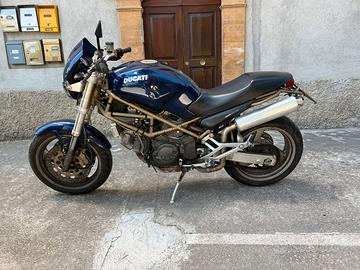 Moto Ducati Monster 900