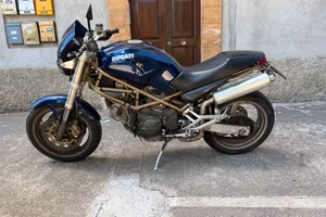 Moto Ducati Monster 900