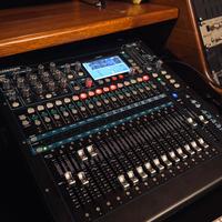 Allen & Heat Q - 16 Chrome