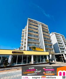 Meraviglioso trilocale con vista mare