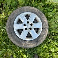Cerchi in ferro  gommati con patane 215/65 r16