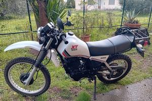 Moto Yamaha xt400 anno 1983