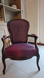 Poltrona ottocentesca in legno massello