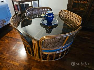 Tavolo rotondo in rattan e cristallo