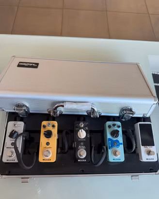 Pedali chitarra con custodia