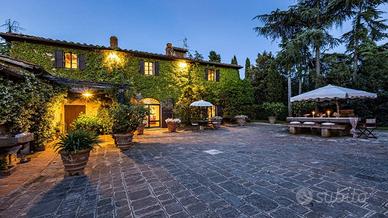 Rustico / Casale di 1470 m² con più di 5 locali e 