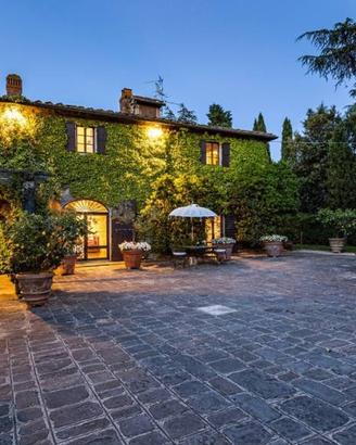 Rustico / Casale di 1470 m² con più di 5 locali e 