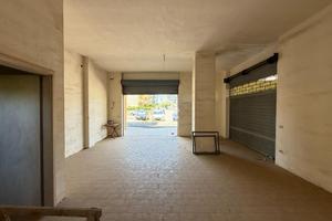 NEGOZIO A LECCE