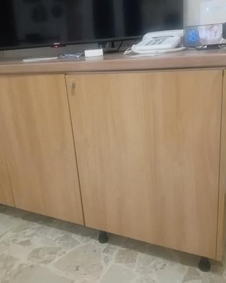mobile,credenza
