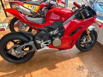 Ducati Panigale v4s 2025