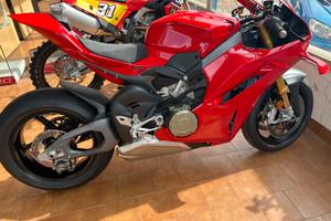 Ducati Panigale v4s 2025