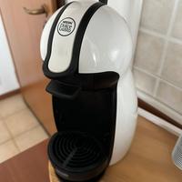 Macchinetta caffè Nescafè Dolcegusto