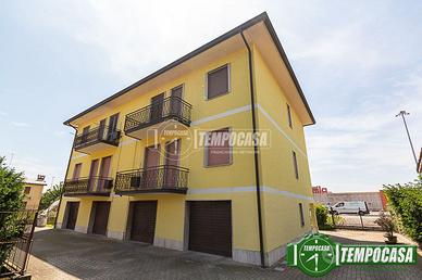 INTERO EDIFICIO CON 4 APPARTAMENTI E 4 BOX