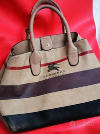 borsa a mano con scritta Burberry beige e fasce