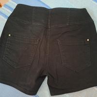 pantaloncini neri a vita alta 