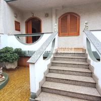 Villa indipendente con spazi esterni e box!